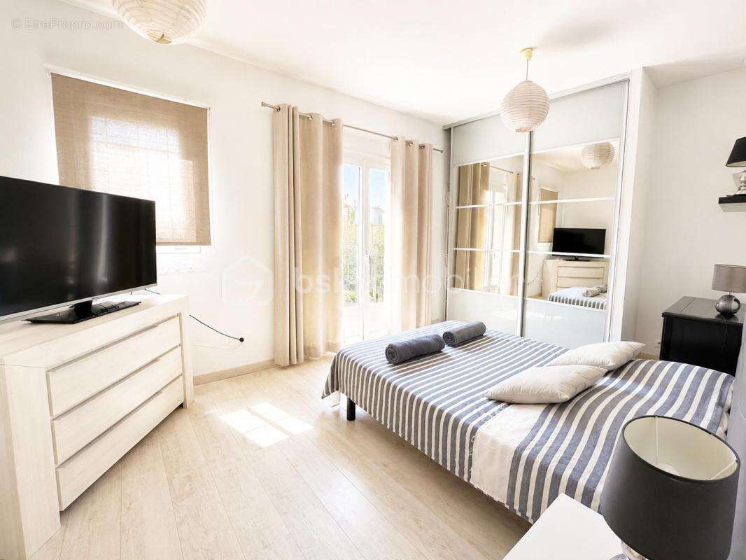 Valras-Plage – Superbe maison T6 de 190 m² avec piscine chauffée et garage sur terrain de 278 m2 - photo 16