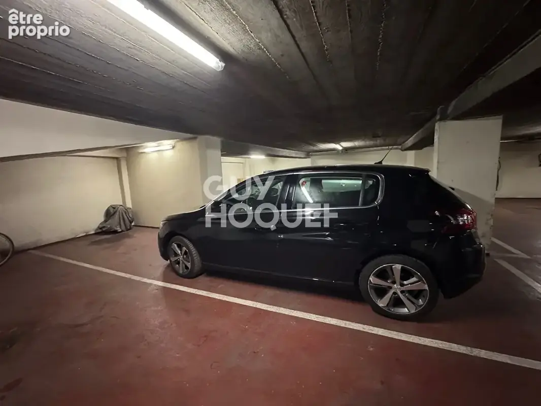 Parking à PARIS-12E