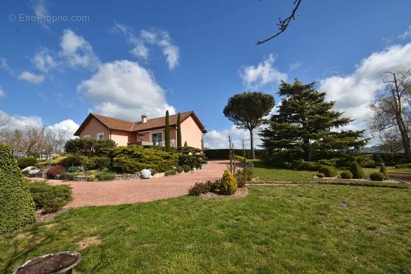 Vue exceptionnelle sur la campagne du sud brionnais - maison 120m² - 3 chambres - secteur trés calme - photo 2