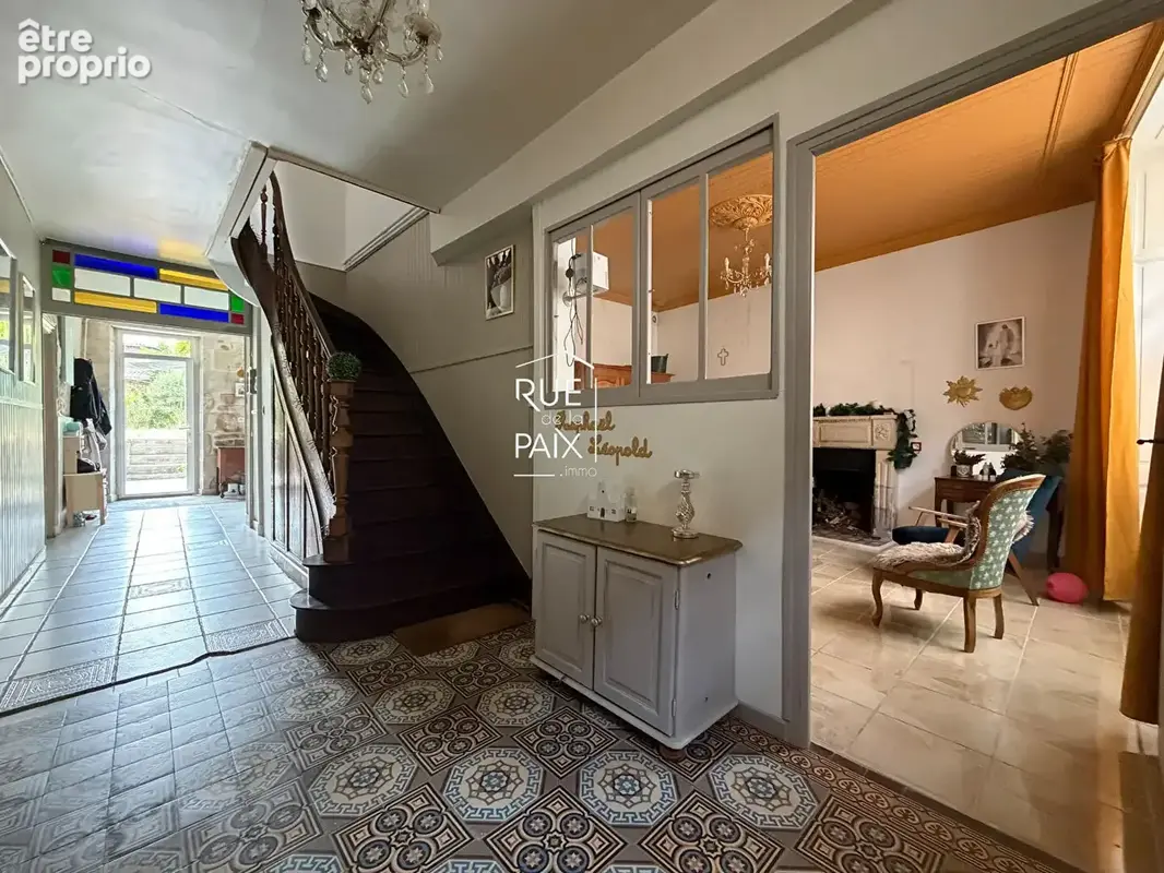 Maison de caractère - Saint-Maixent-l'École  - 5 chambres - 275 m2 - photo 2
