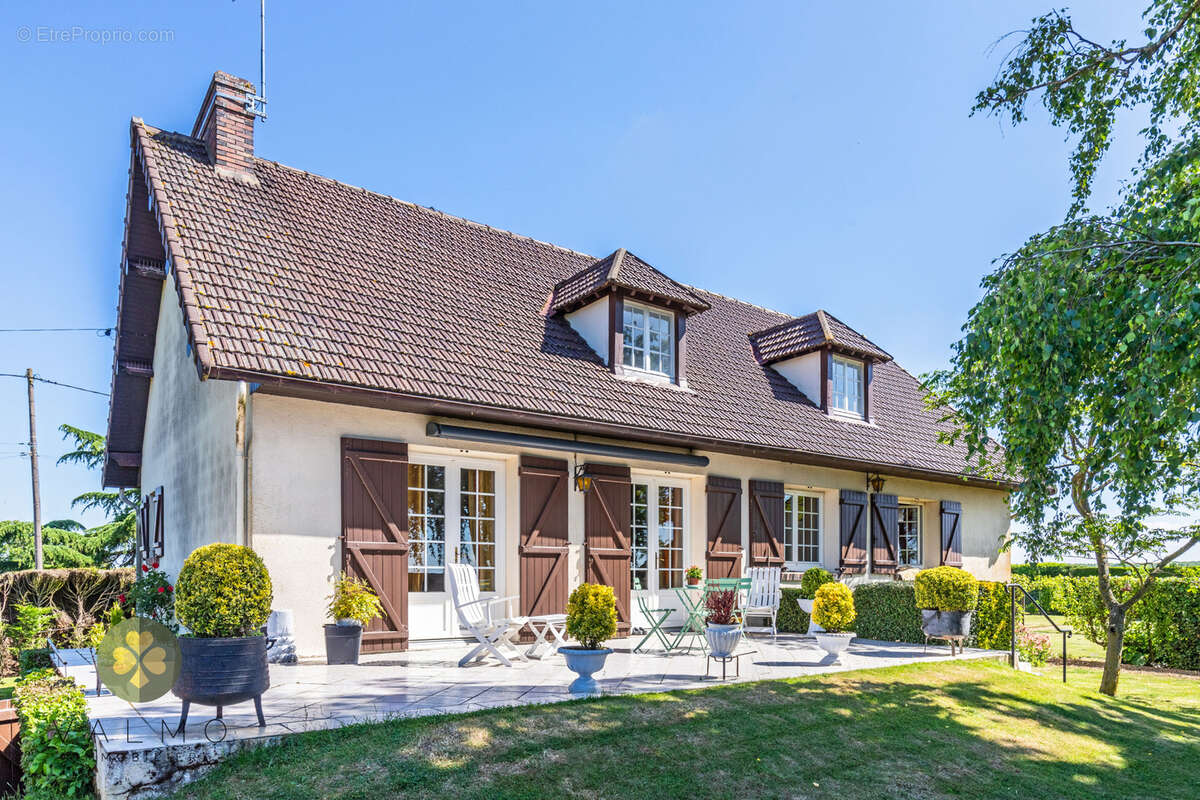 Maison à FAVEROLLES