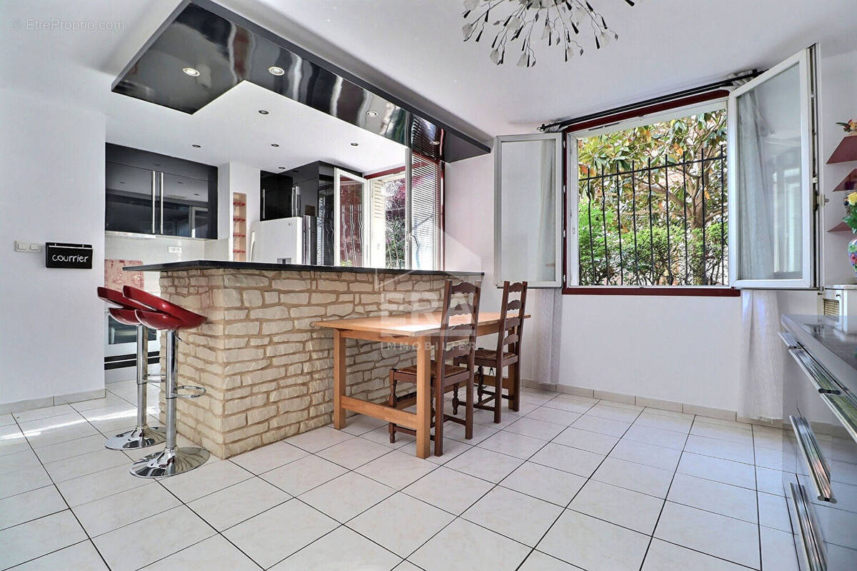 Appartement à AUBERVILLIERS