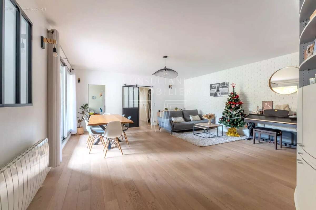 Appartement à NEUILLY-SUR-SEINE