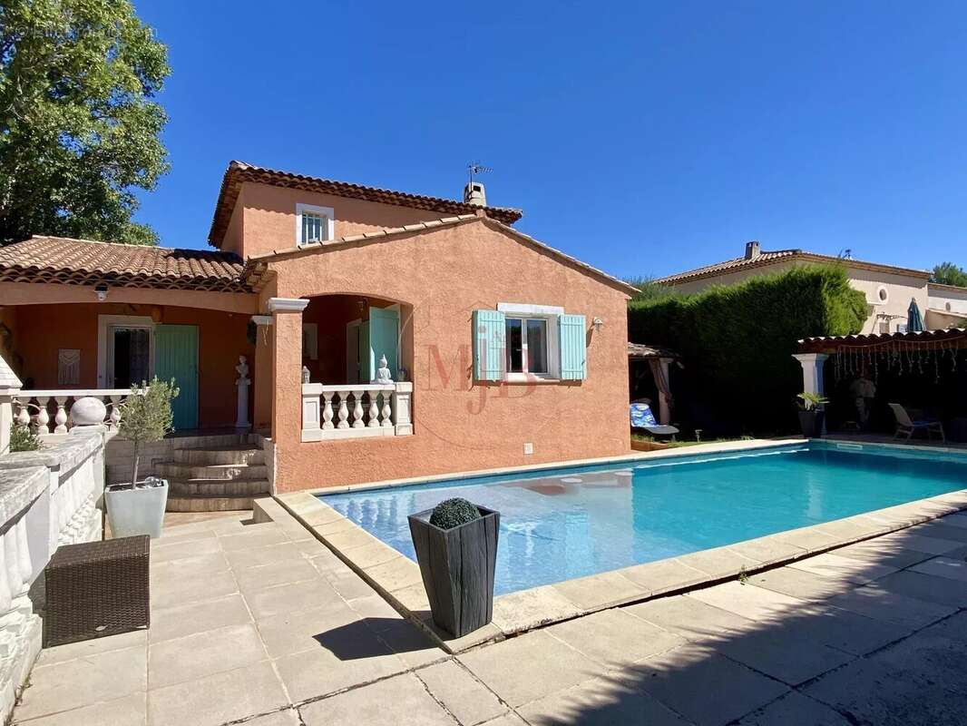 Maison à CHATEAUNEUF-LE-ROUGE