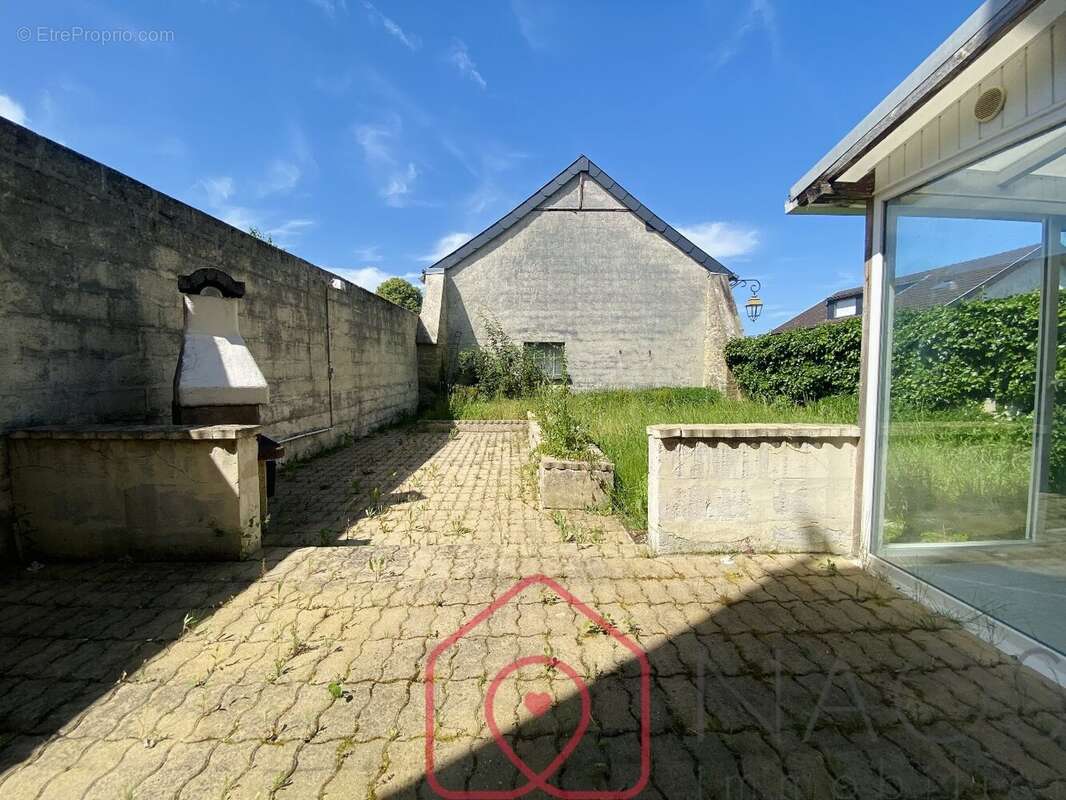 Maison de caractère en pierre de 191 m² - photo 4