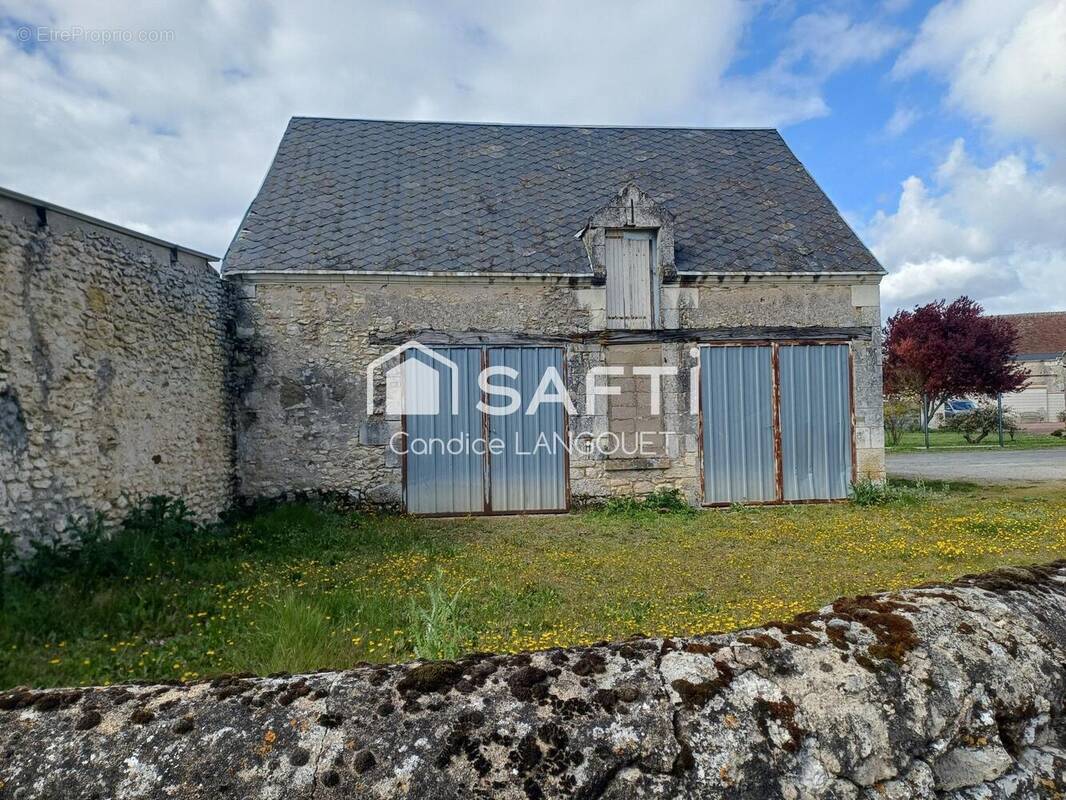 Photo 1 - Parking à SUBLAINES