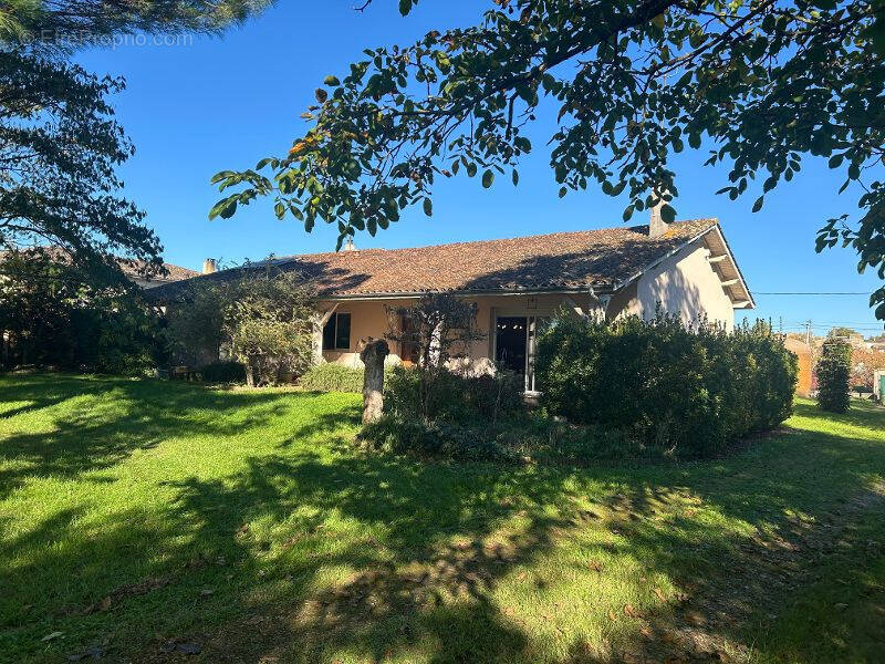 Maison à MOULIETS-ET-VILLEMARTIN