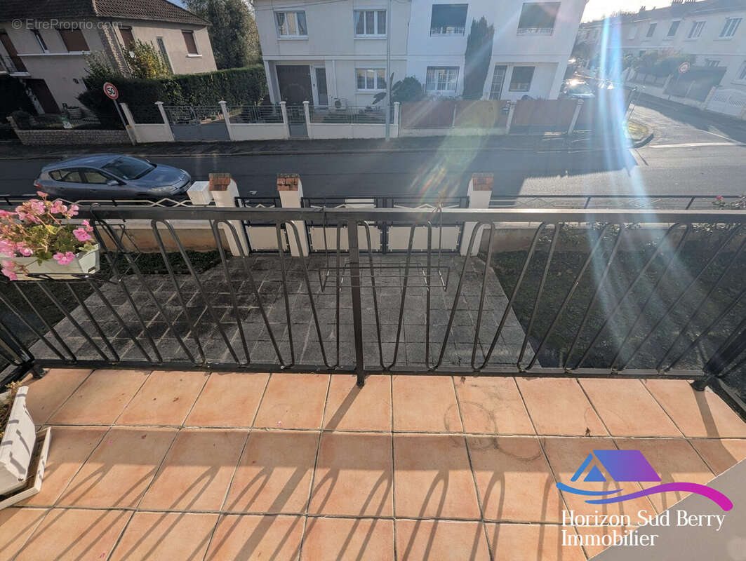 Balcon salle à manger - Maison à MONTGIVRAY