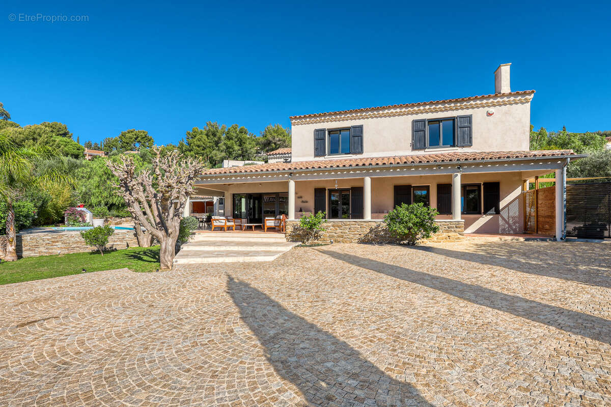 Maison à BORMES-LES-MIMOSAS