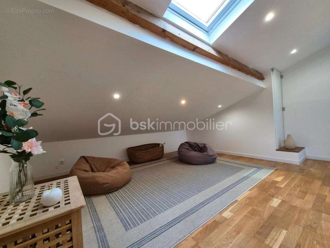 Vence – Centre à pied : maison individuelle 200 m², 4 chambres, domotique & panneaux solaires - photo 12