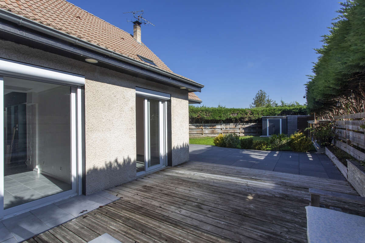 Maison à COMMELLE-VERNAY