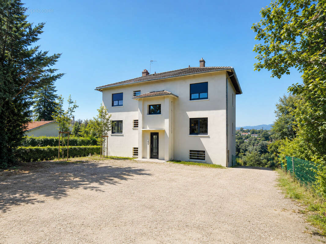 Appartement à CHARBONNIERES-LES-BAINS