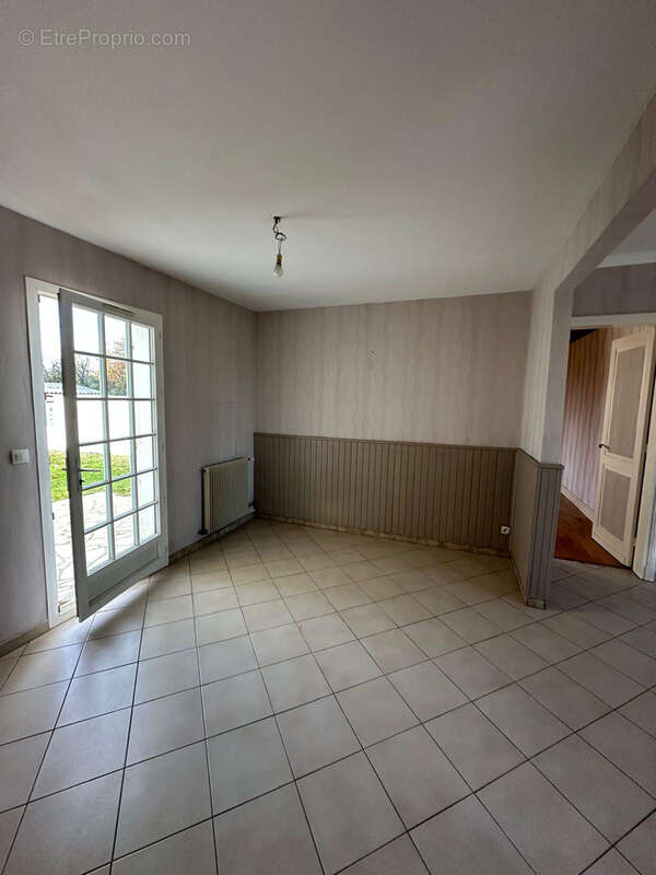 Maison à LA ROCHE-CHALAIS