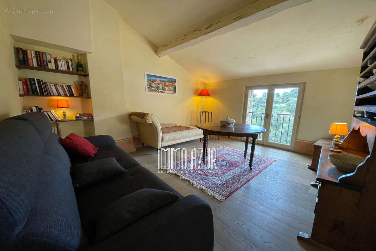 Appartement à TOURRETTES-SUR-LOUP