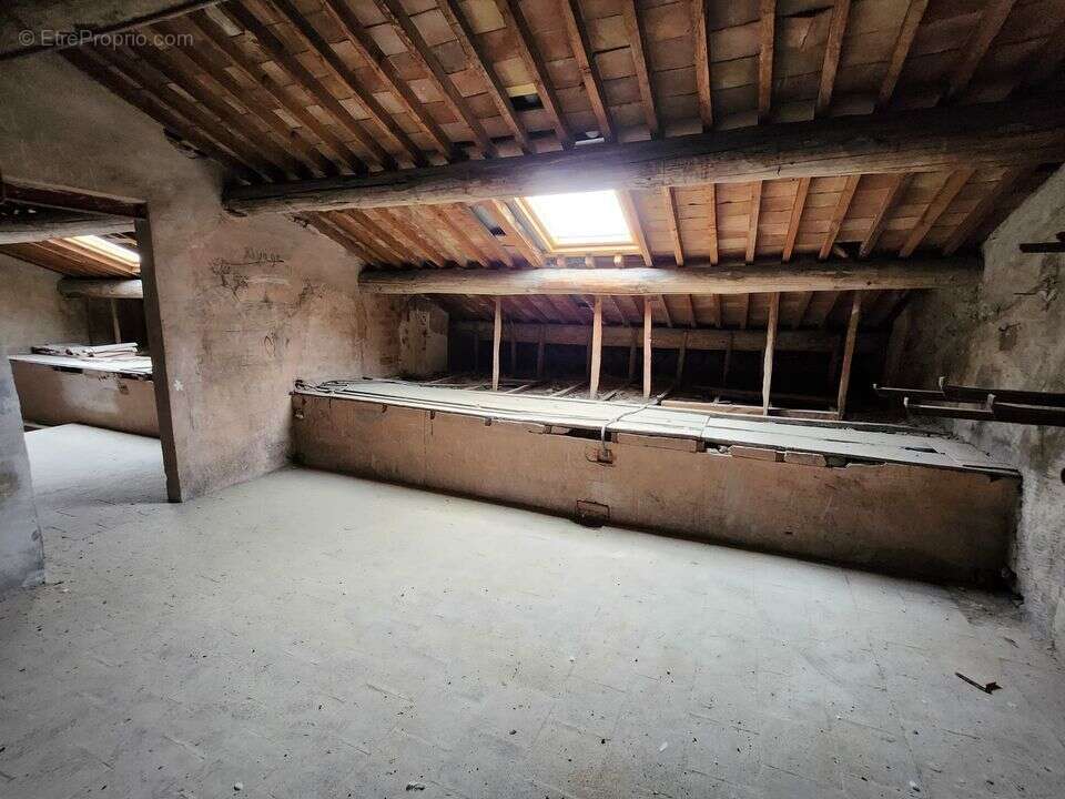 Combles louées / Château Gombert - Autre à MARSEILLE-13E