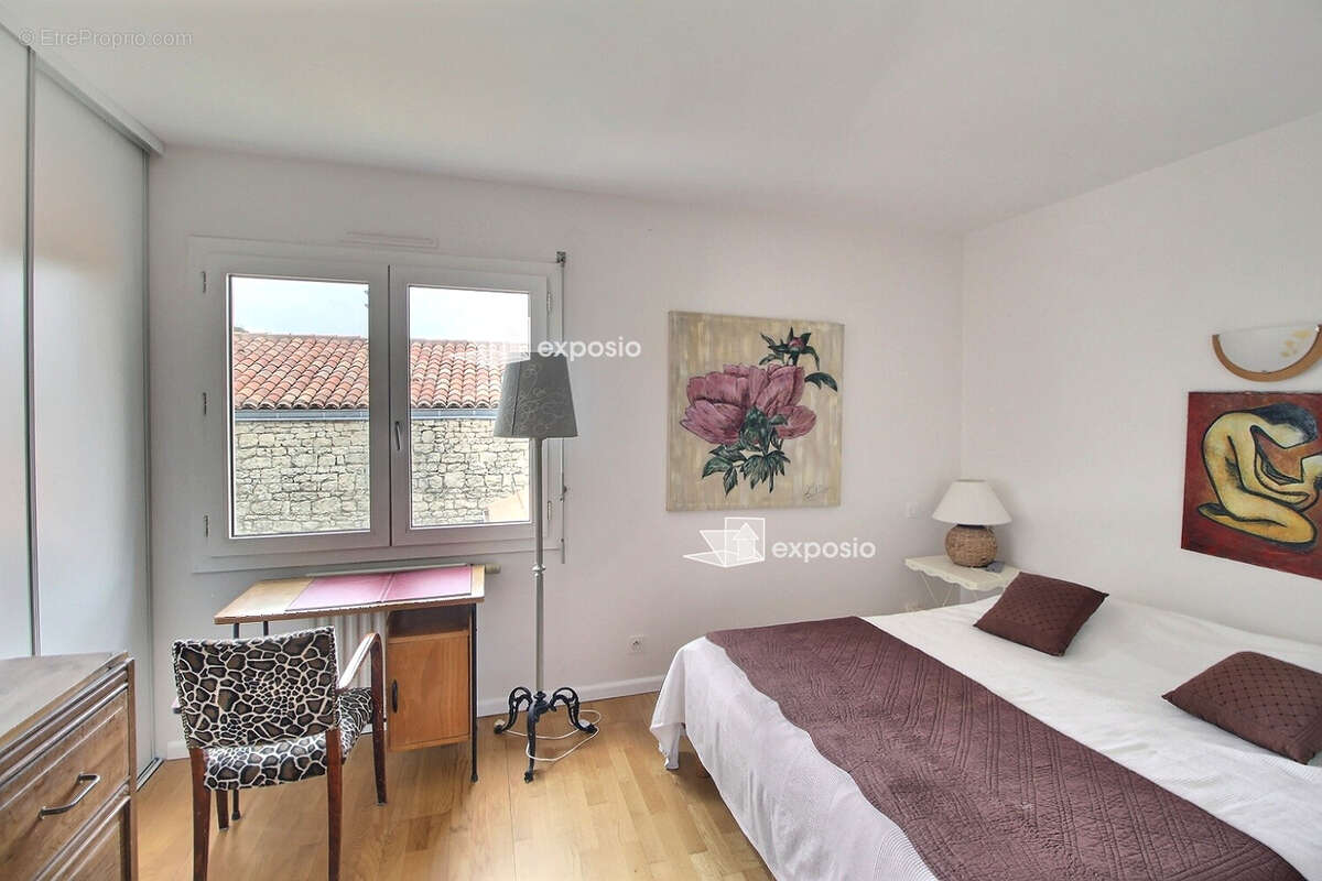 Maison de 224m² à Coulonges sur l'Autize. - photo 6