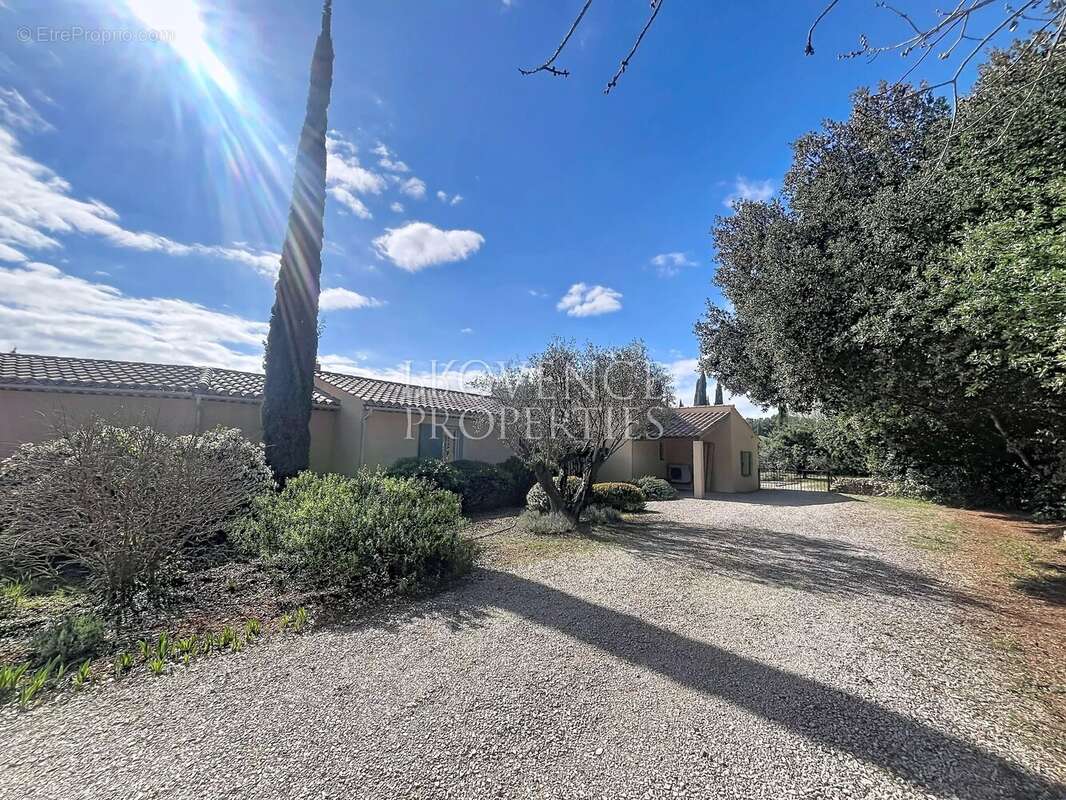 Maison à COTIGNAC