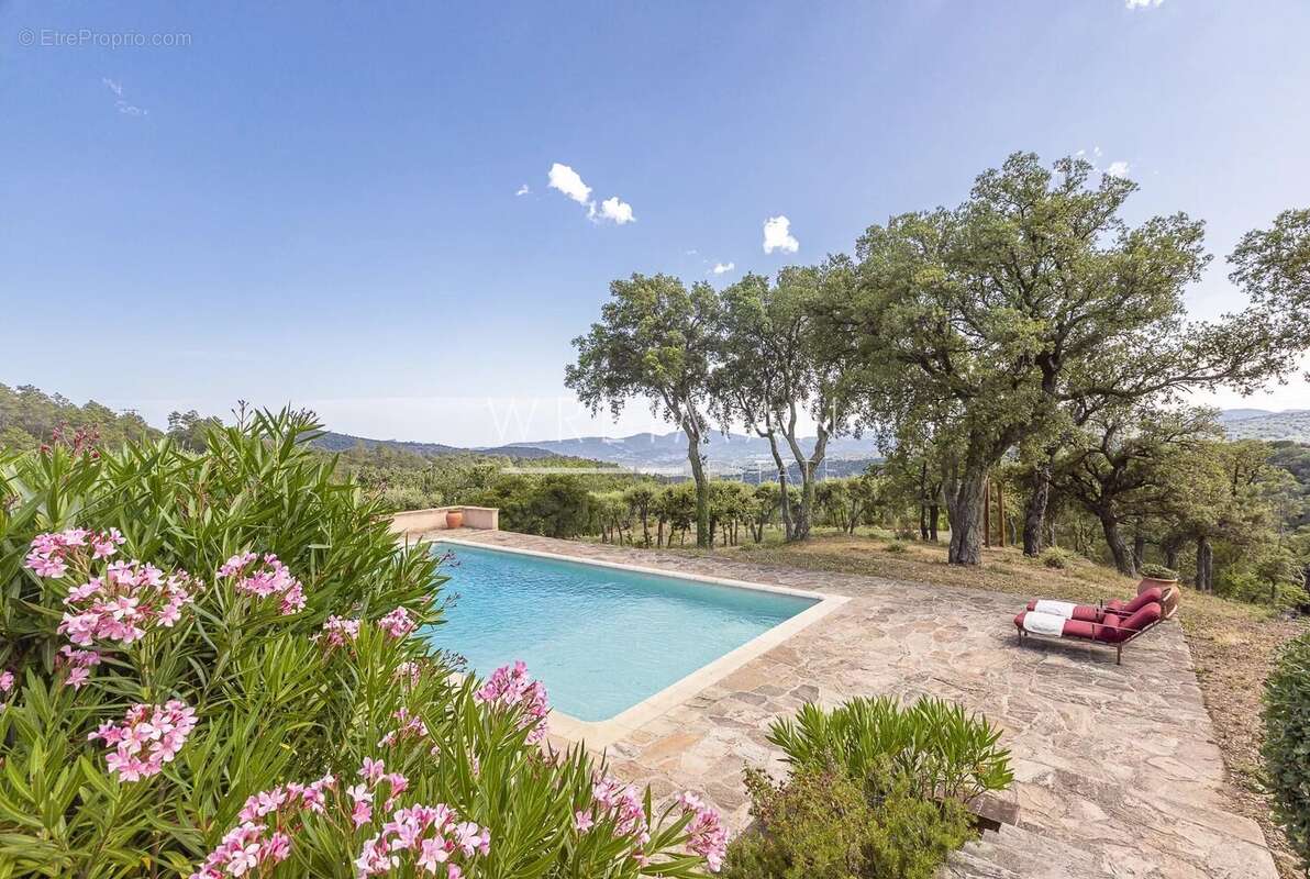 Maison à LA GARDE-FREINET