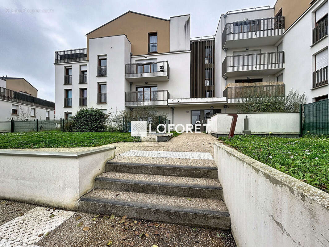 Appartement à VERT-SAINT-DENIS