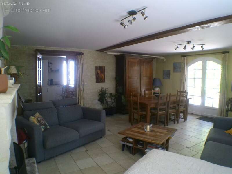CHATEAUBERNARD A Vendre Maison 8 Pièces avec Studio 2 Pièces - photo 9