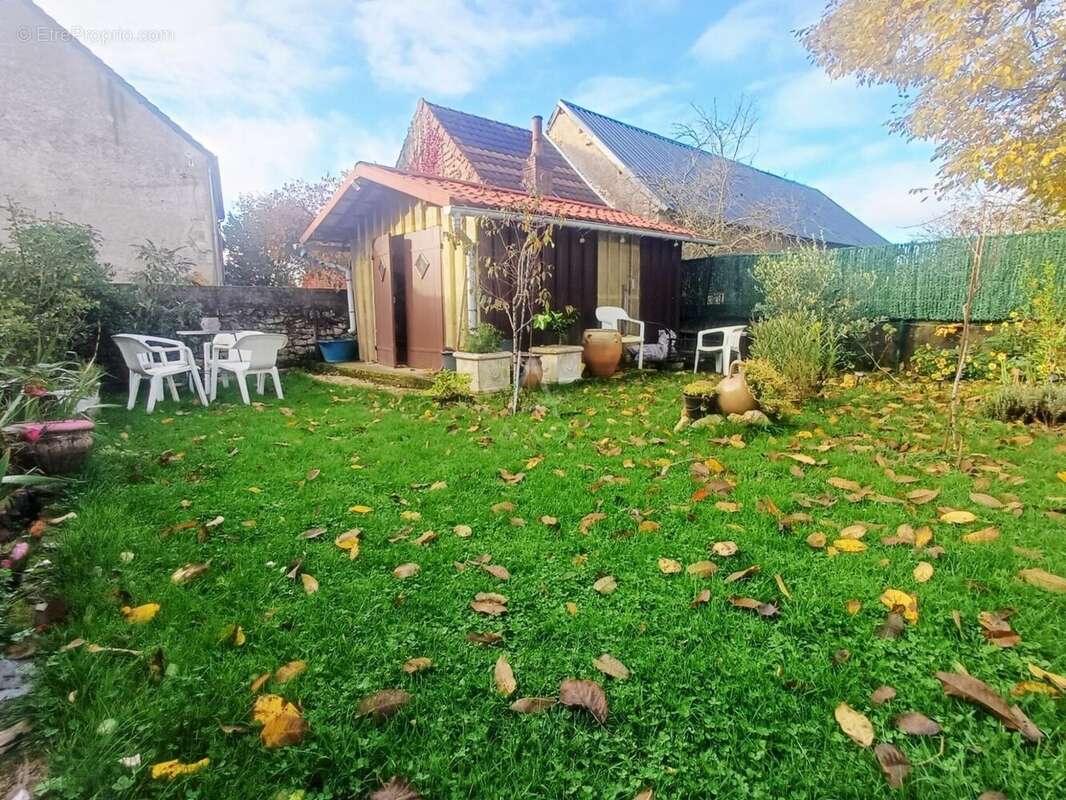 Maison familiale avec garage et grand jardin - Village calme à 25 minutes de Nevers - photo 15
