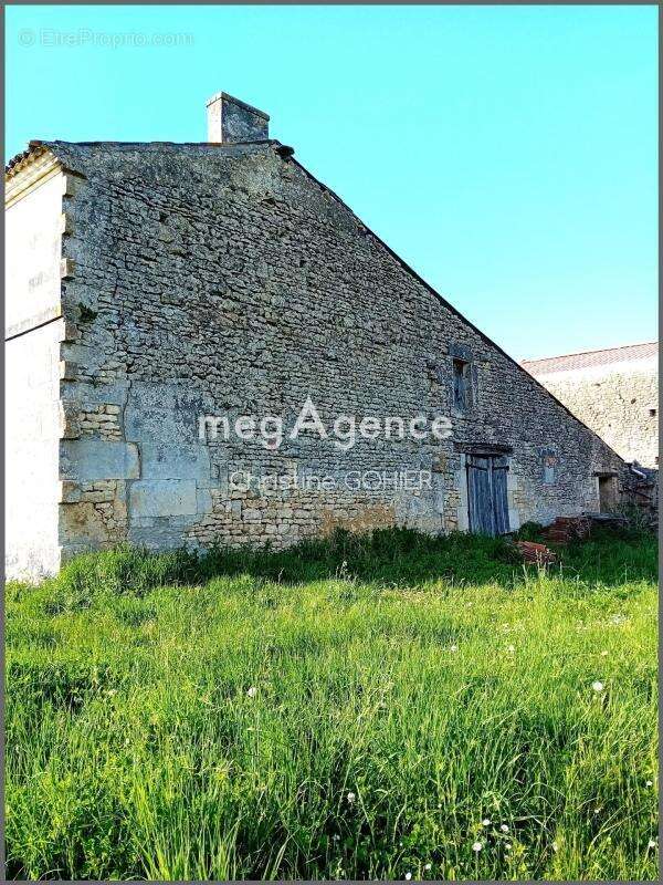 Maison à BRIZAMBOURG