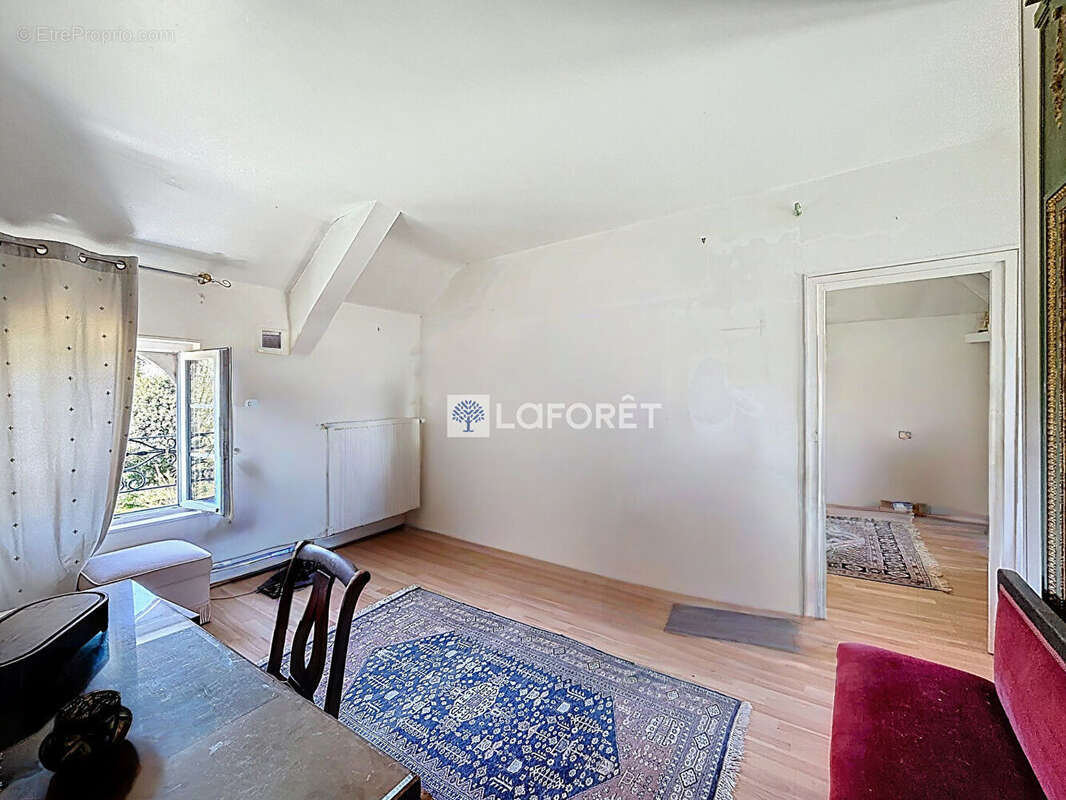 Ancien relais de poste de caractère à Valmont . 246 m² habitables . Jardin clos de 1 061 m² - photo 9