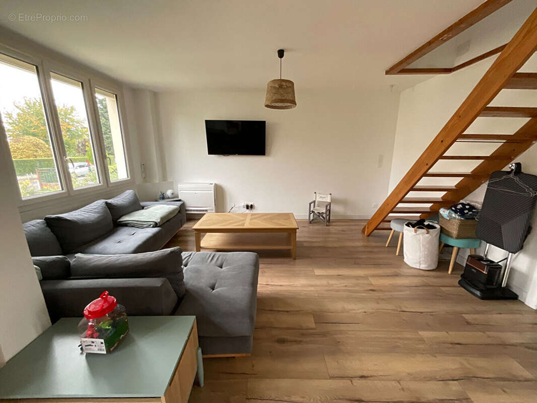 Maison à MAURECOURT