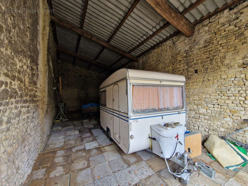 Parking à TONNAY-BOUTONNE