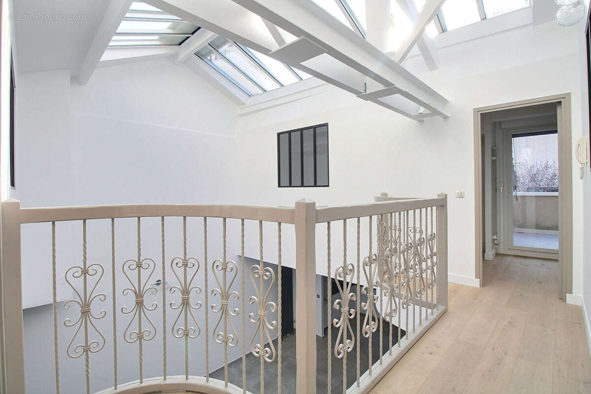 Appartement à LA GARENNE-COLOMBES