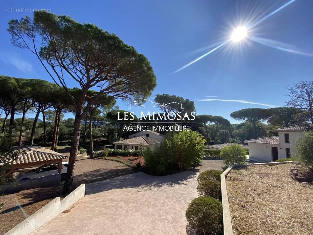 Maison à ROQUEBRUNE-SUR-ARGENS