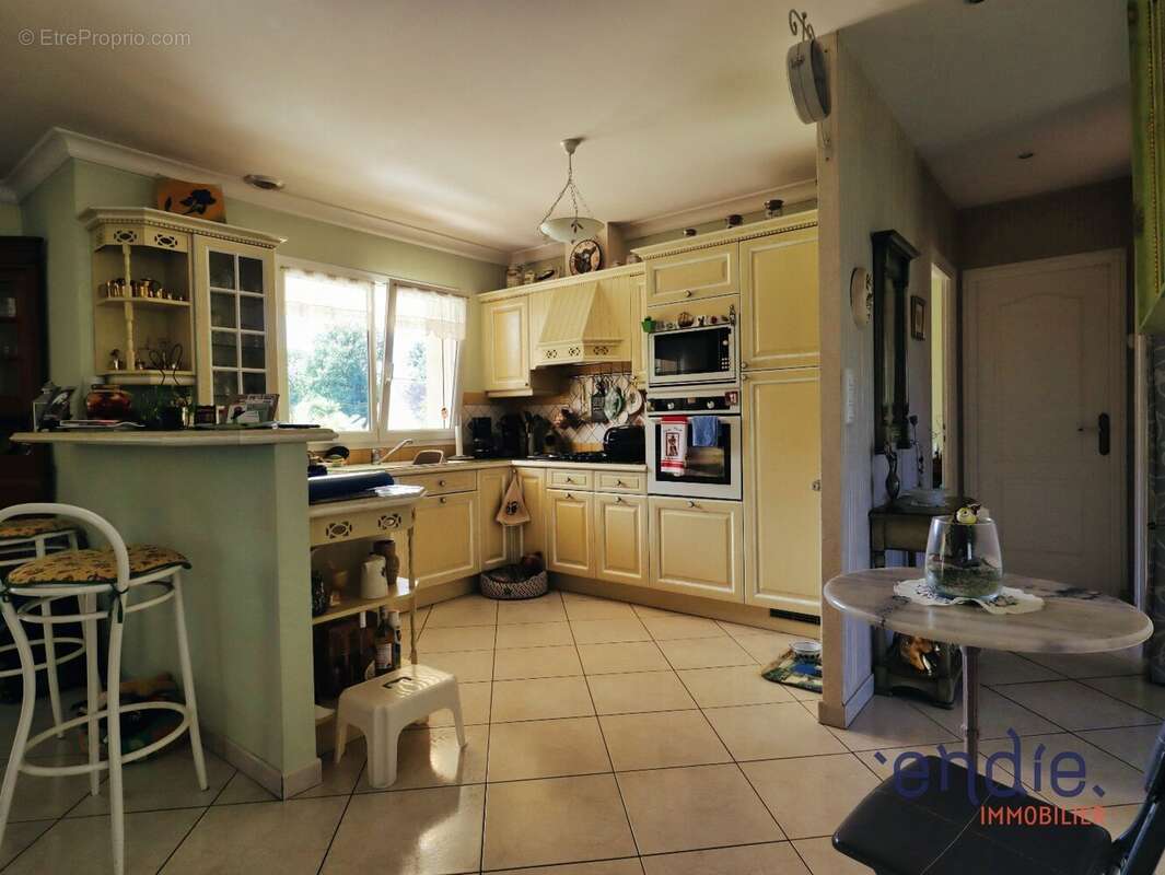 Maison familiale de caractère avec vie de plain-pied et sous-sol complet - photo 5