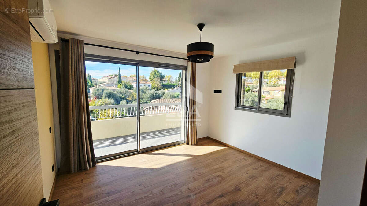Appartement à VENCE