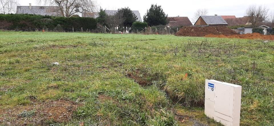 Terrain à AIGNE