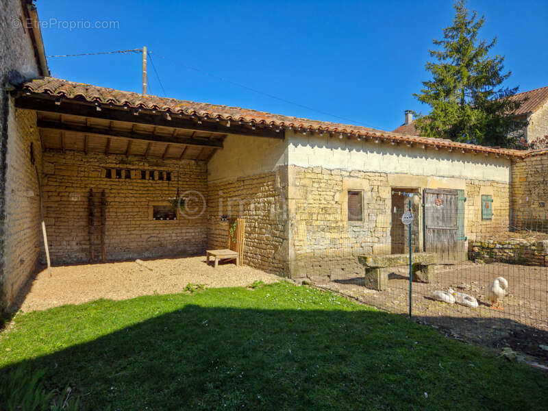 Maison à CHEF-BOUTONNE