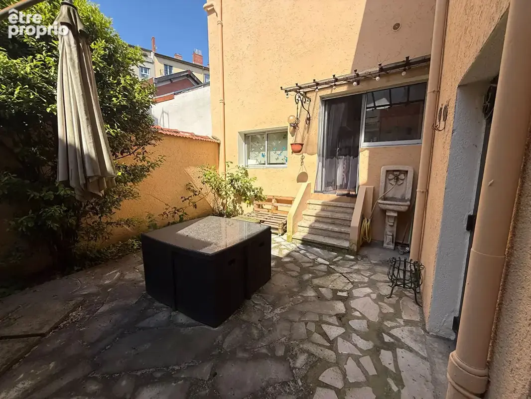 Maison Villeurbanne 4 pièces, charme de l'ancien, 2 cours, 3 chambres possibilité 4 , combles aménageables, caves - photo 4