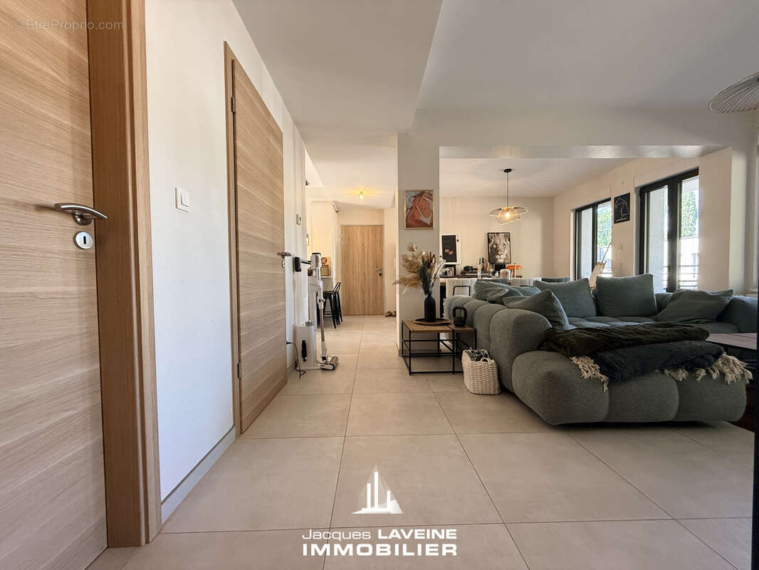 Appartement à LESSY