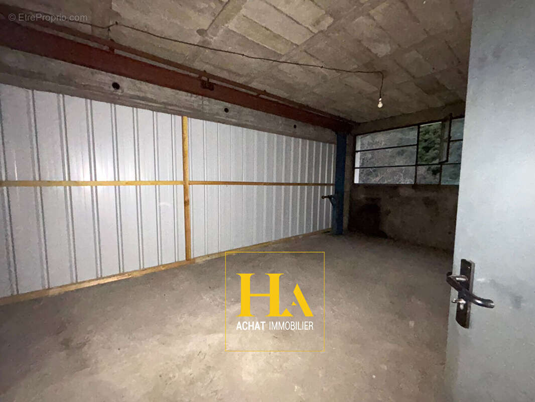 Commerce à SAINT-BARTHELEMY-DE-VALS