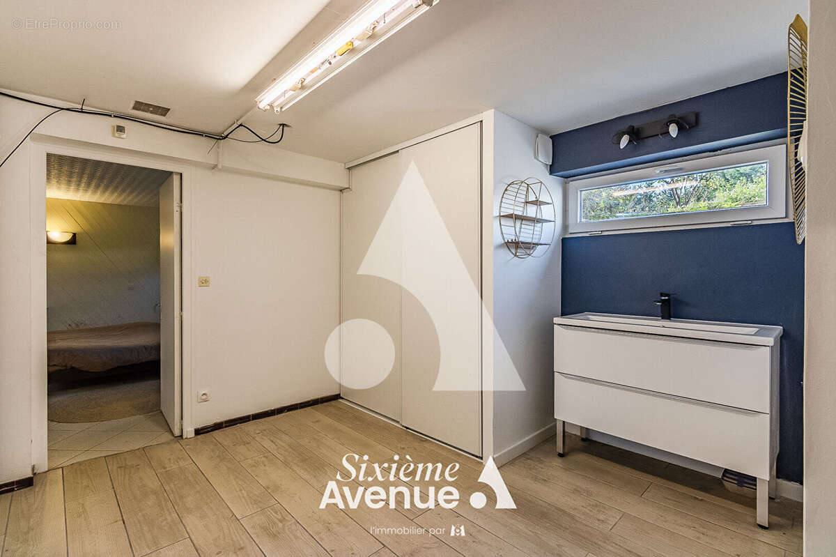 Maison familiale avec jardin, piscine et sous-sol complet - photo 11