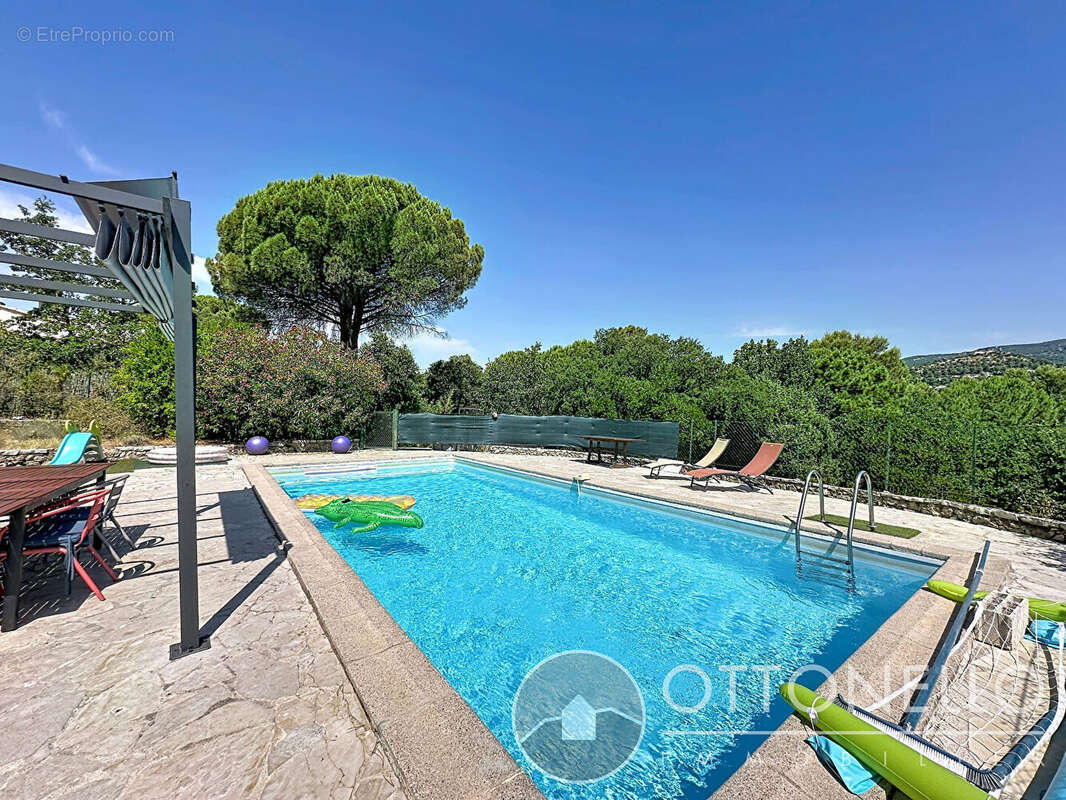 Maison à ROQUEBRUNE-SUR-ARGENS