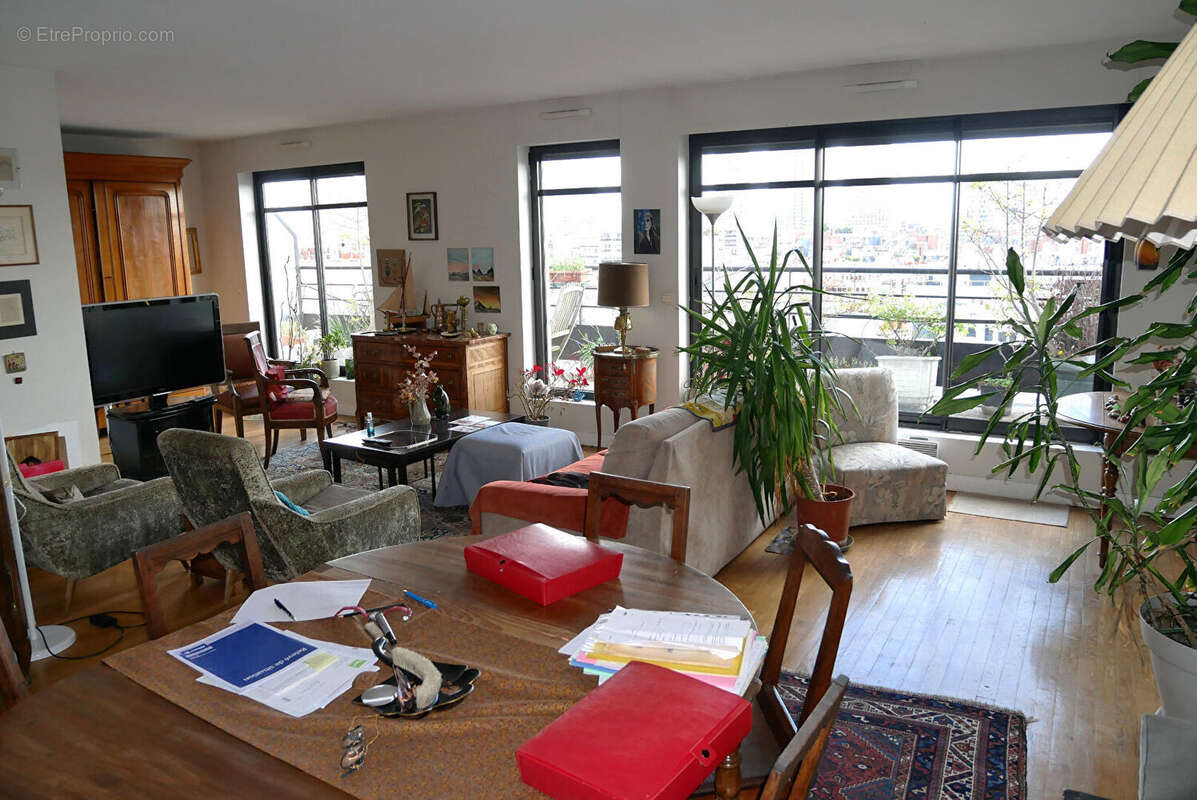 Appartement à PARIS-16E