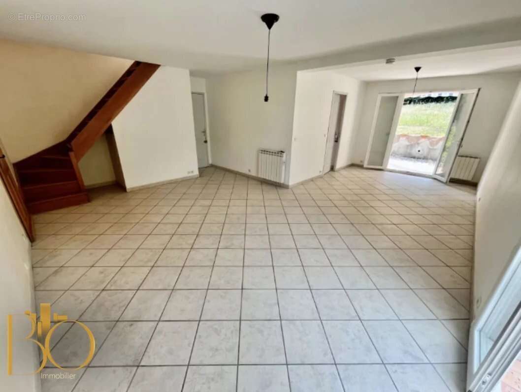 Maison à ENTREVAUX