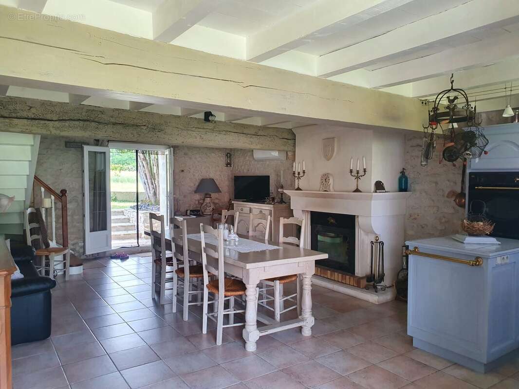 Maison à COZES