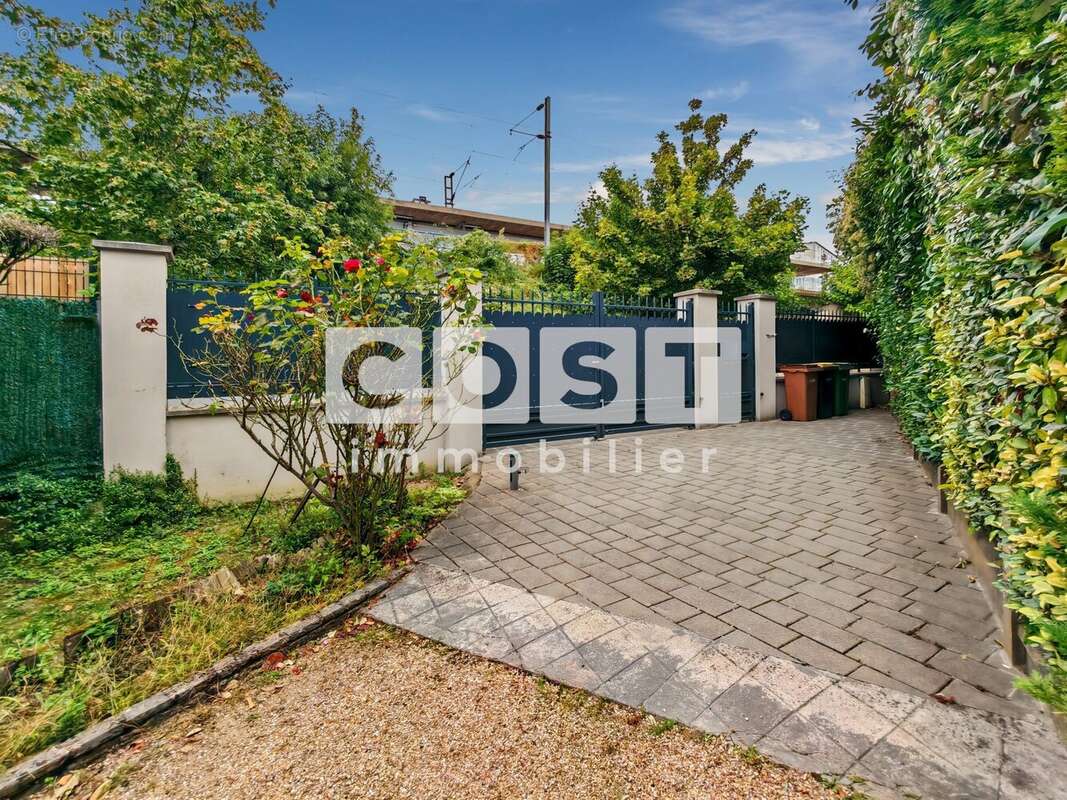 Maison 157 m² à Colombes  - photo 6