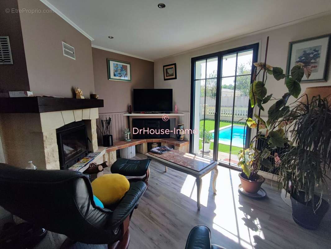 Maison à ROULLET-SAINT-ESTEPHE