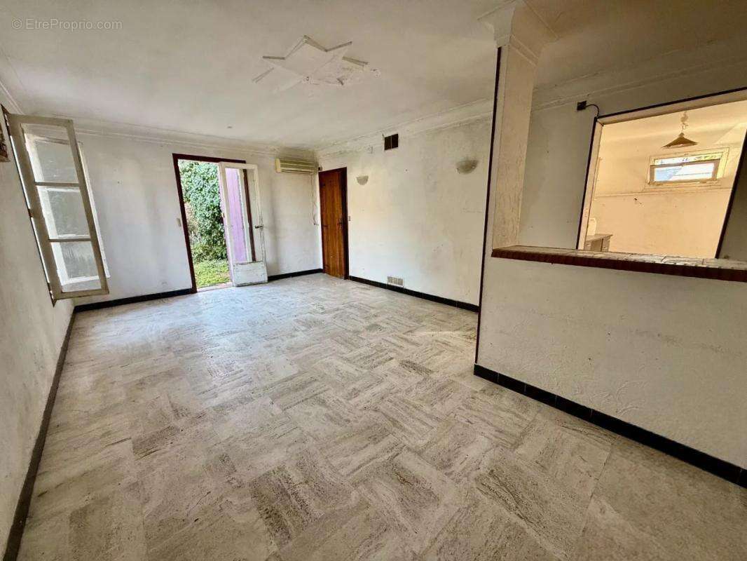 Maison à LE MUY