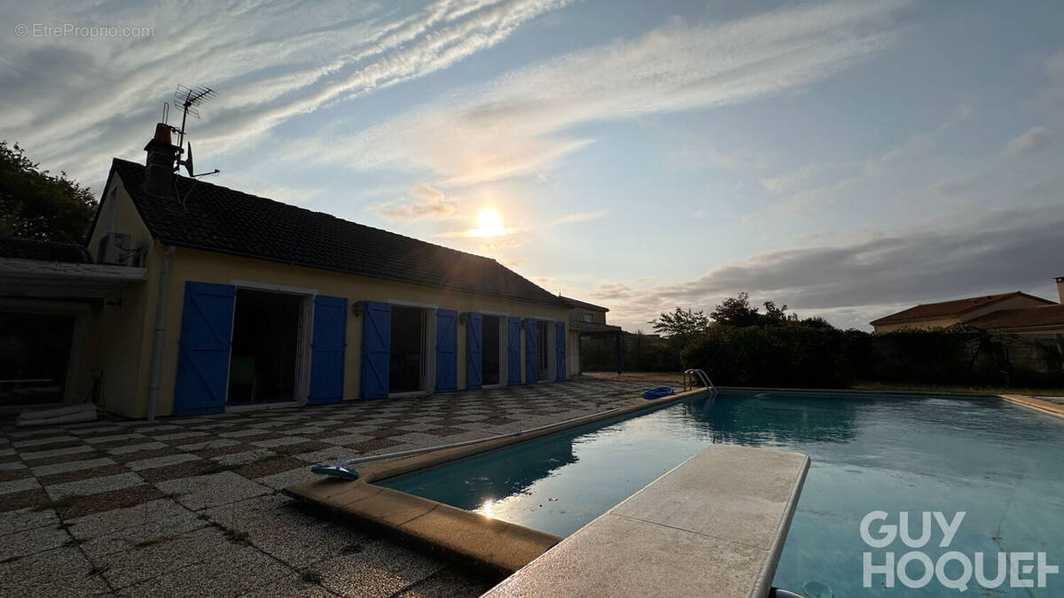 Maison à FONTAINE-LE-COMTE