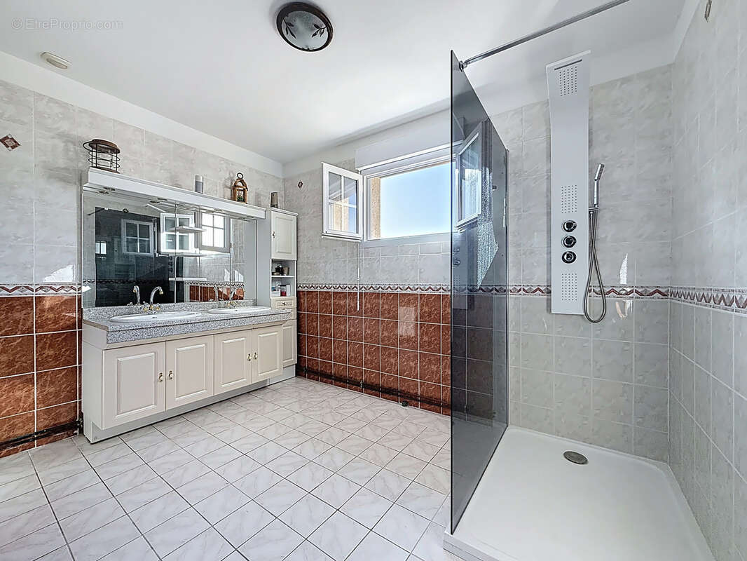 Maison à GOUVILLE-SUR-MER