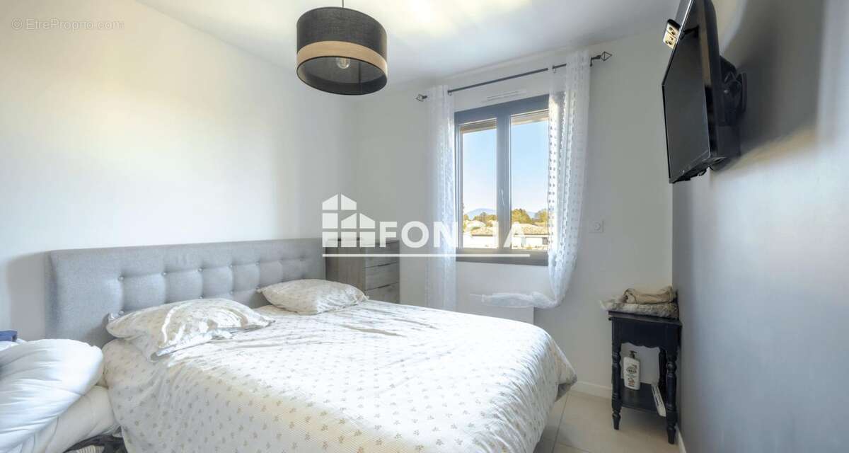 Maison à ENTRAIGUES-SUR-LA-SORGUE