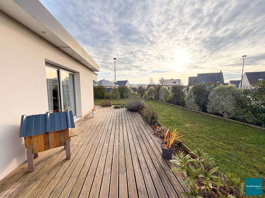 Maison à FEUGUEROLLES-BULLY